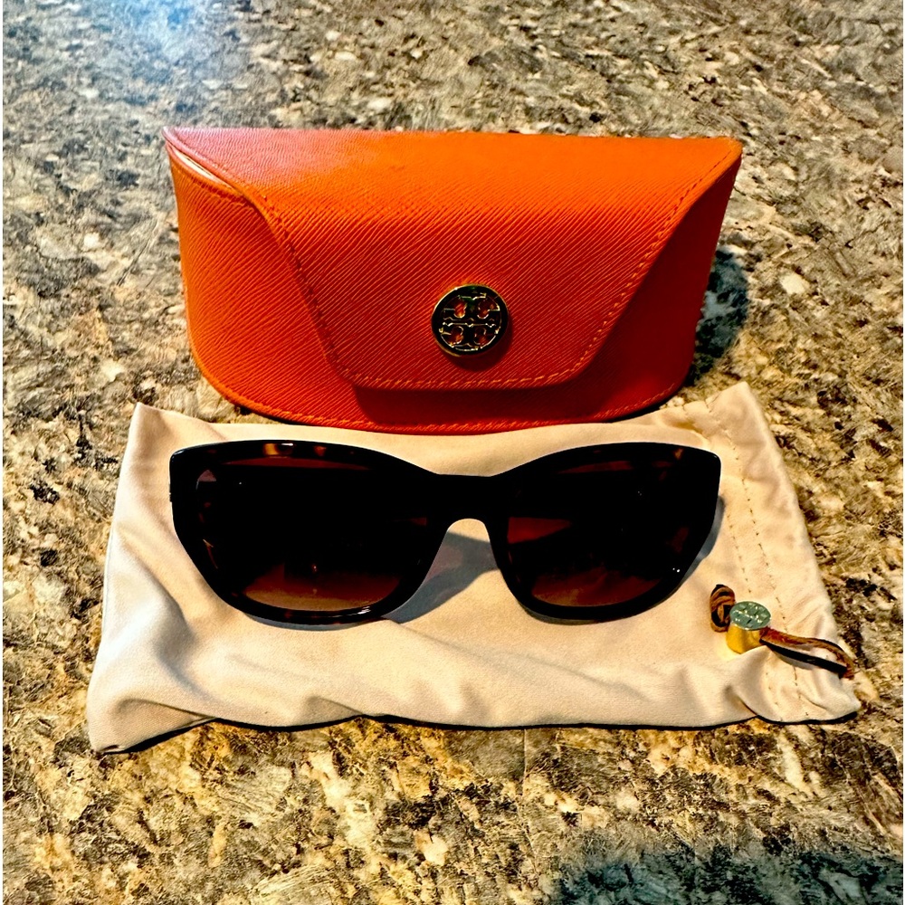 Tory Burch Subglasses